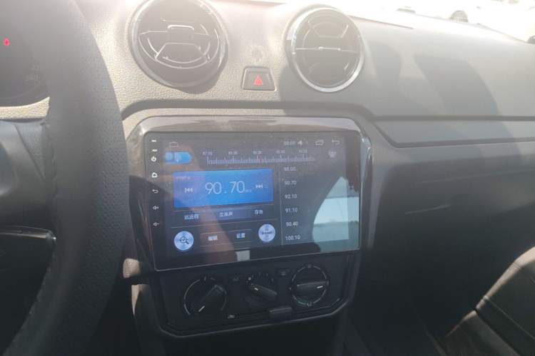 Used Volkswagen Jetta 2017 1.4L Manual Fashion Edition Audio And AC Panel
