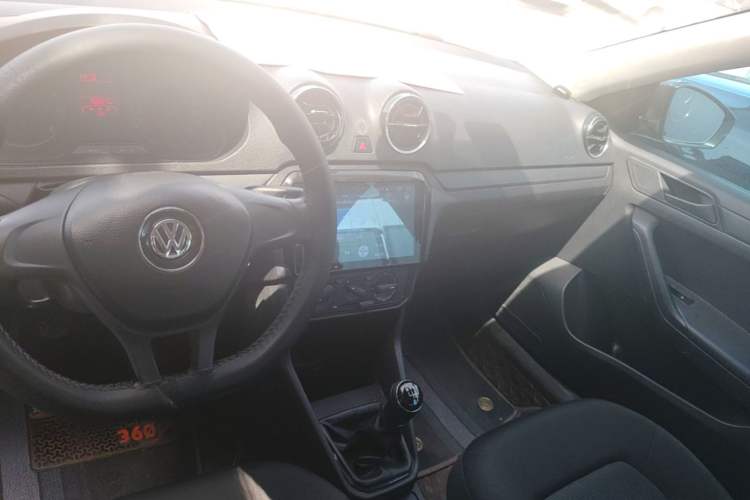 Used Volkswagen Jetta 2017 1.4L Manual Fashion Edition Center Console