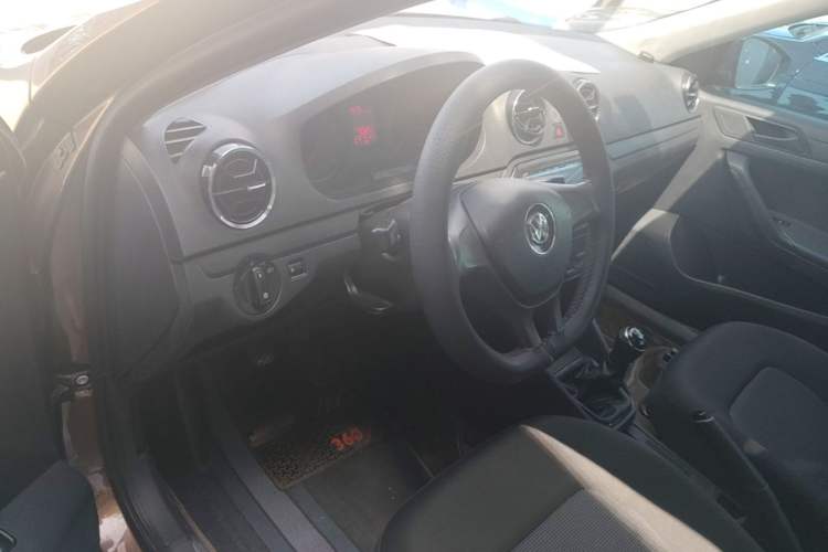 Used Volkswagen Jetta 2017 1.4L Manual Fashion Edition Driver Seat