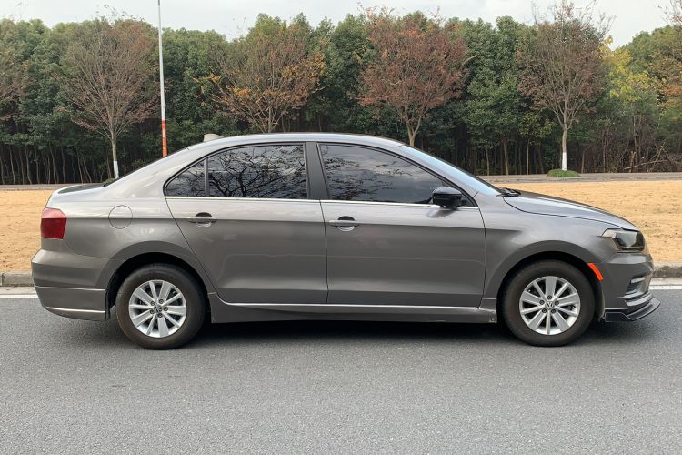 Used Volkswagen Jetta 2017 1.4L Manual Fashion Edition Exterior 2