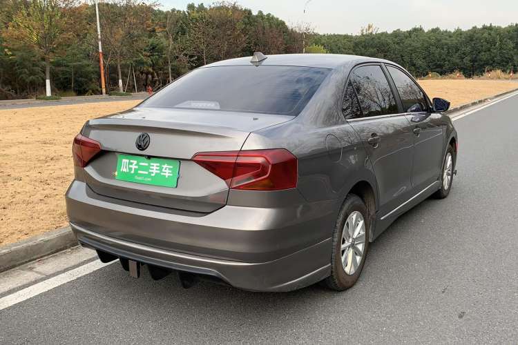 Used Volkswagen Jetta 2017 1.4L Manual Fashion Edition Exterior 3