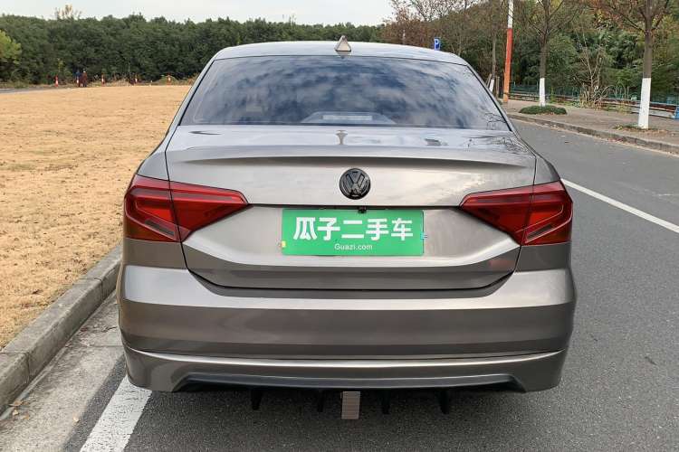 Used Volkswagen Jetta 2017 1.4L Manual Fashion Edition Exterior 4