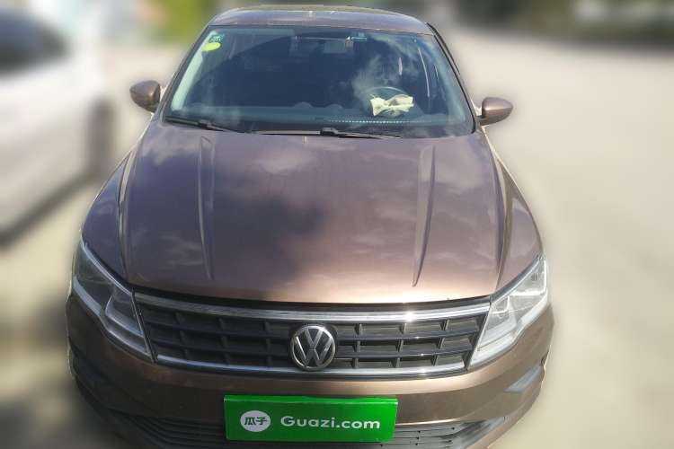 Used Volkswagen Jetta 2017 1.5L Manual Fashion Edition Front