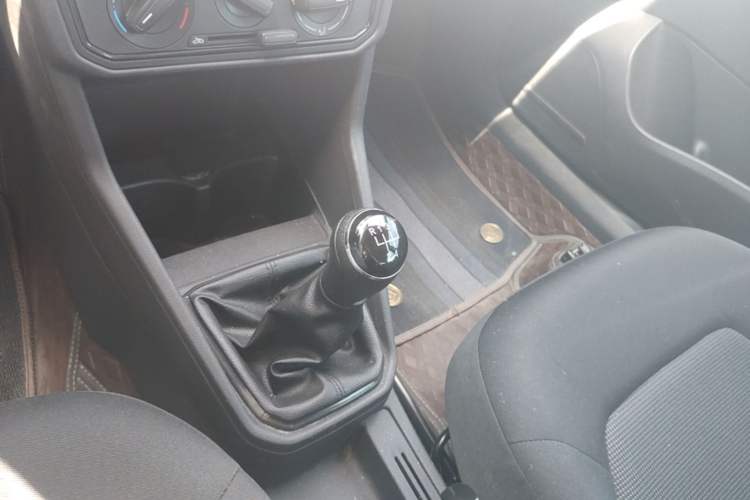 Used Volkswagen Jetta 2017 1.4L Manual Fashion Edition Gear Lever