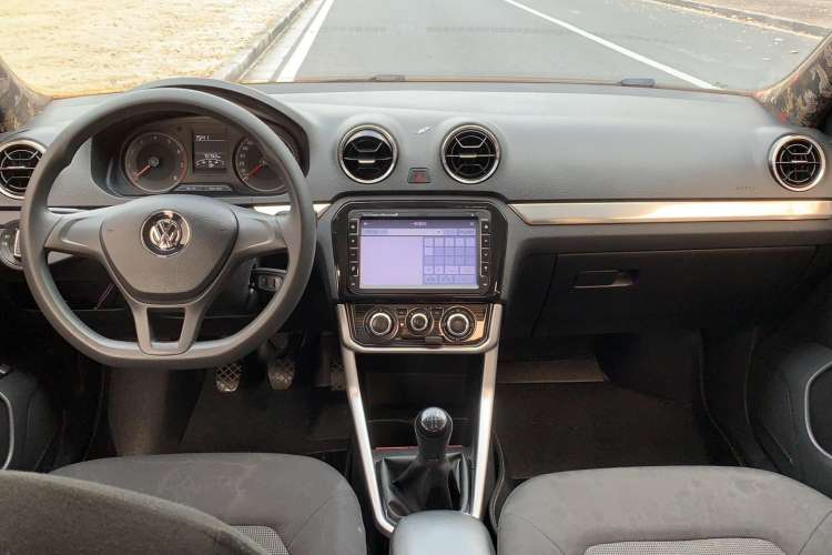 Used Volkswagen Jetta 2017 1.4L Manual Fashion Edition Interior 3
