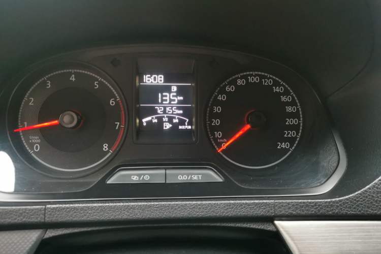 Used Volkswagen Jetta 2017 1.4L Manual Fashion Edition Odometer Close Up