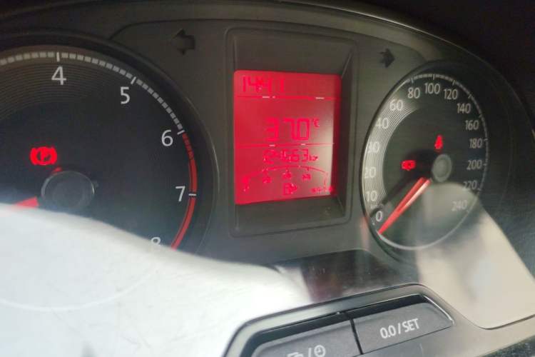 Used Volkswagen Jetta 2017 1.5L Manual Fashion Edition Odometer Close Up
