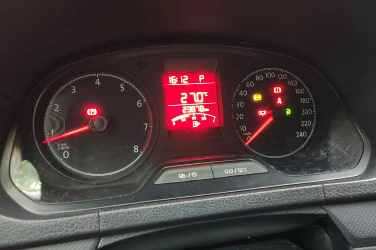 Used Volkswagen Jetta 2017 1.5L Automatic Fashion Model Odometer Close Up
