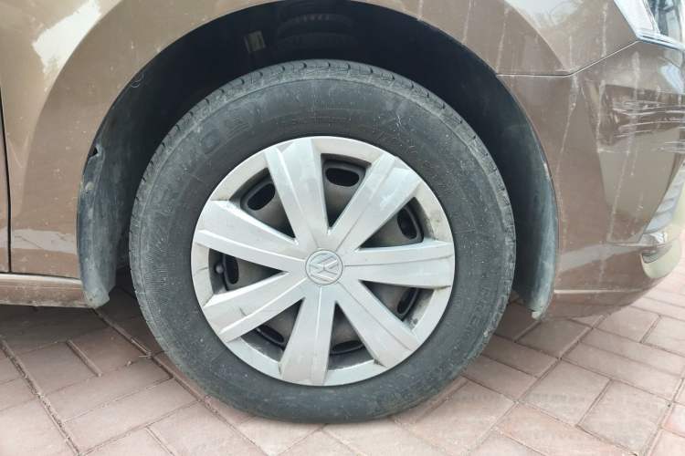Used Volkswagen Jetta 2017 1.5L Manual Fashion Edition Right Front Wheel Hub