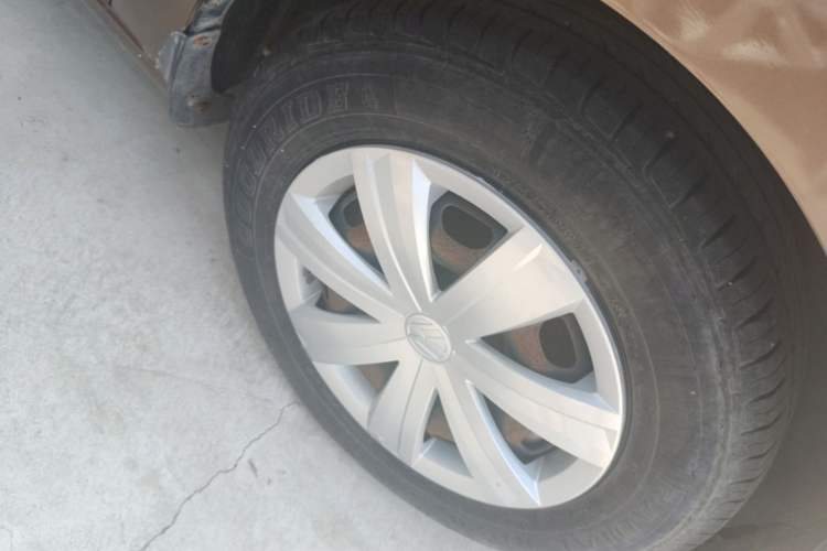Used Volkswagen Jetta 2017 1.4L Manual Fashion Edition Right Front Wheel Hub