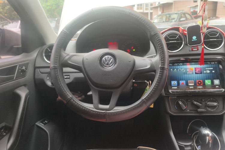 Used Volkswagen Jetta 2017 1.5L Automatic Fashion Model Steering Wheel