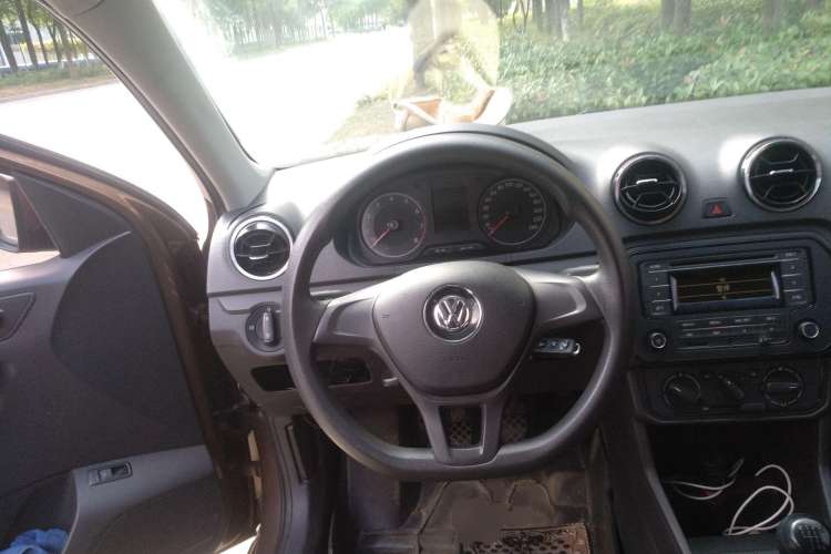 Used Volkswagen Jetta 2017 1.5L Manual Fashion Edition Steering Wheel