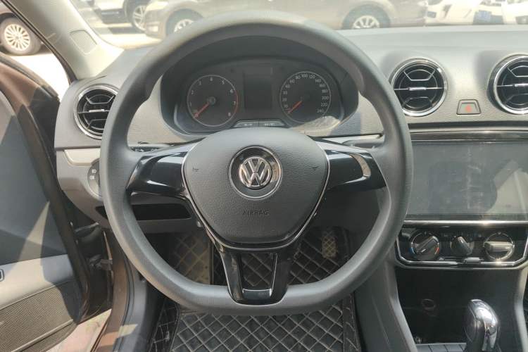 Used Volkswagen Jetta 2017 1.5L Automatic Comfort Model Steering Wheel
