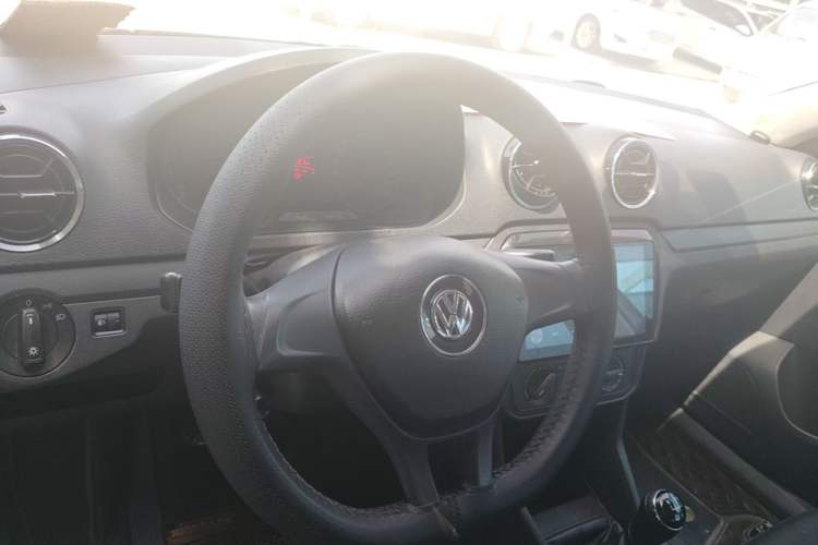 Used Volkswagen Jetta 2017 1.4L Manual Fashion Edition Steering Wheel