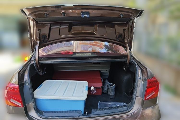Used Volkswagen Jetta 2017 1.5L Manual Fashion Edition Trunk