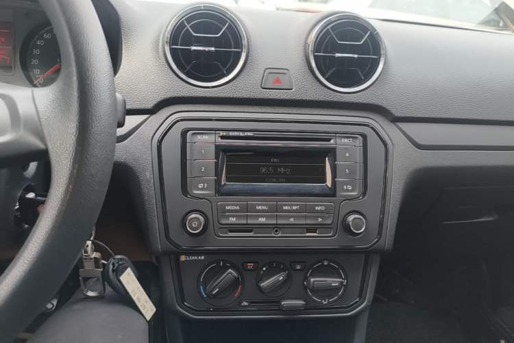 Used Volkswagen Jetta 2017 1.5L Manual Fashion Edition Audio And AC Panel