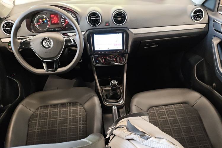 Used Volkswagen Jetta 2017 1.4L Manual Comfort Model Center Console