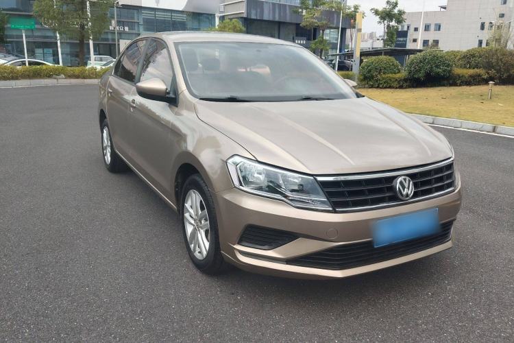 Used Volkswagen Jetta 2017 1.5L Manual Fashion Edition Exterior 2