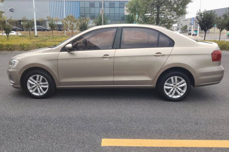Used Volkswagen Jetta 2017 1.5L Manual Fashion Edition Exterior 3