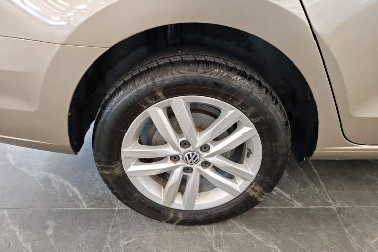 Used Volkswagen Jetta 2017 1.4L Manual Comfort Model Exterior 5
