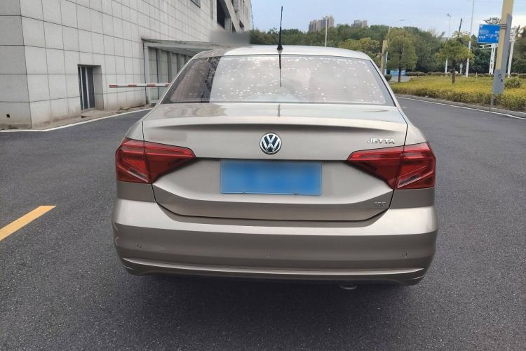 Used Volkswagen Jetta 2017 1.5L Manual Fashion Edition Exterior 5