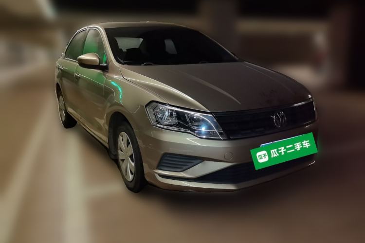 Used Volkswagen Jetta 2017 1.5L Manual Fashion Edition Front Right 45 Deg