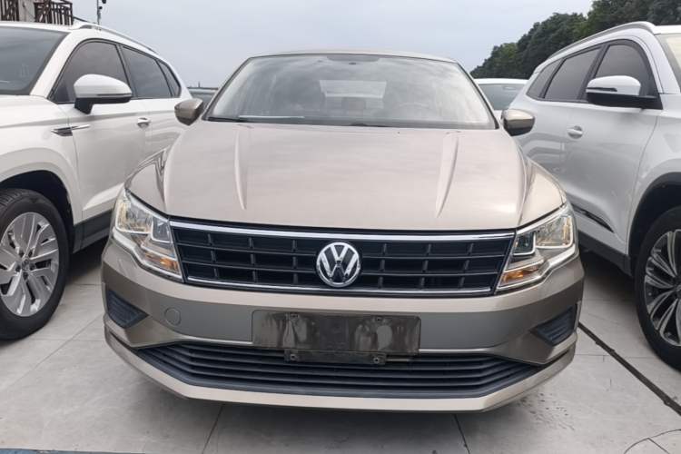 Used Volkswagen Jetta 2017 1.5L Manual Fashion Edition Front