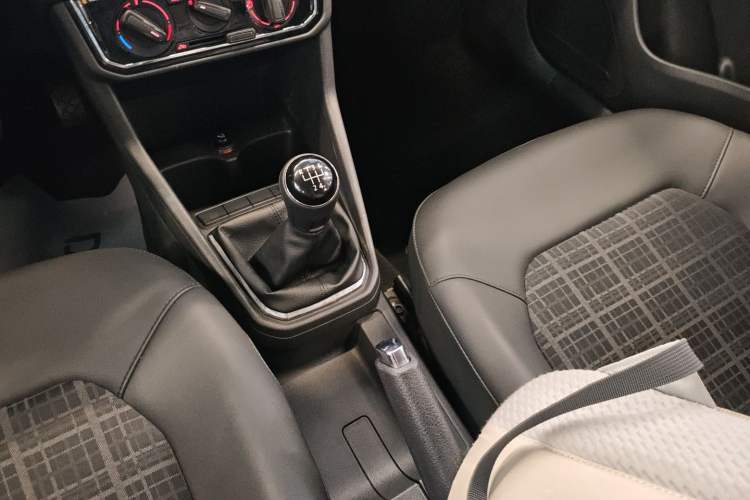 Used Volkswagen Jetta 2017 1.4L Manual Comfort Model Gear Lever