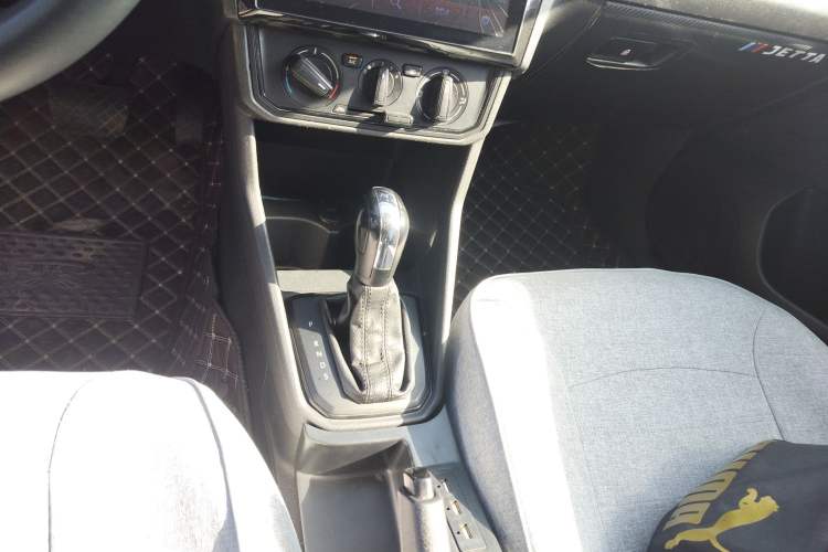 Used Volkswagen Jetta 2017 1.5L Automatic Fashion Model Gear Lever
