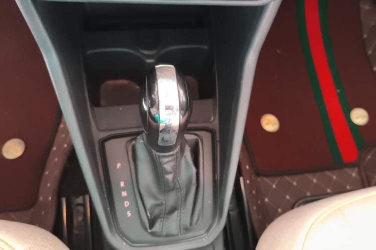 Used Volkswagen Jetta 2017 1.5L Automatic Fashion Model Gear Lever