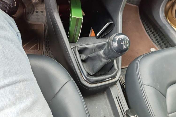 Used Volkswagen Jetta 2017 1.5L Manual Fashion Edition Gear Lever