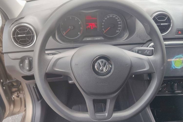 Used Volkswagen Jetta 2017 1.5L Manual Fashion Edition Interior 2