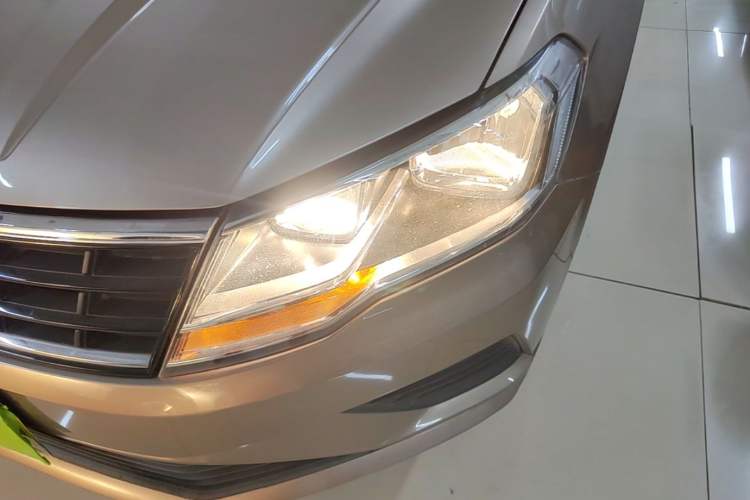 Used Volkswagen Jetta 2017 1.5L Automatic Fashion Model Left Front Headlight