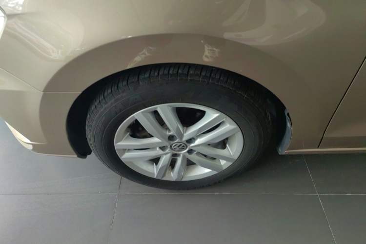 Used Volkswagen Jetta 2017 1.5L Automatic Comfort Model Left Front Wheel Hub