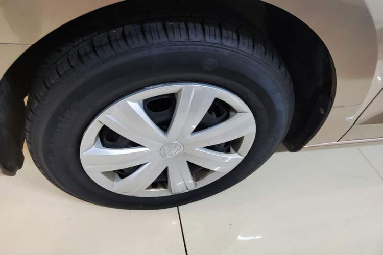 Used Volkswagen Jetta 2017 1.5L Automatic Fashion Model Left Front Wheel Hub