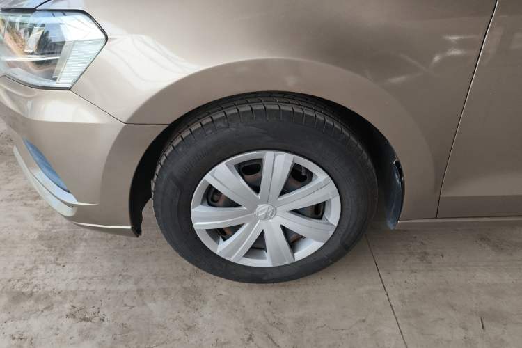 Used Volkswagen Jetta 2017 1.5L Automatic Fashion Model Left Front Wheel Hub