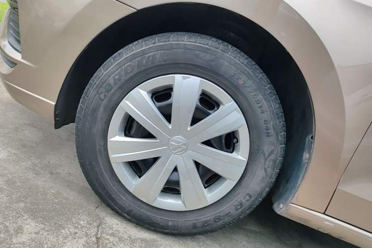 Used Volkswagen Jetta 2017 1.5L Automatic Fashion Model Left Front Wheel Hub