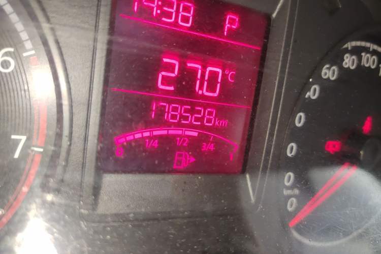 Used Volkswagen Jetta 2017 1.5L Automatic Fashion Model Odometer Close Up