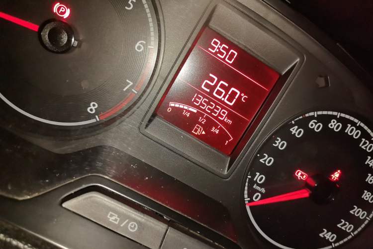 Used Volkswagen Jetta 2017 1.5L Manual Fashion Edition Odometer Close Up