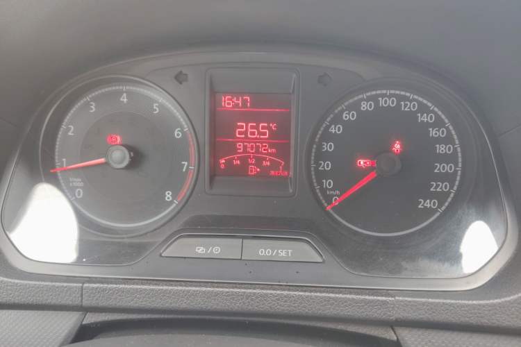 Used Volkswagen Jetta 2017 1.5L Manual Fashion Edition Odometer Close Up
