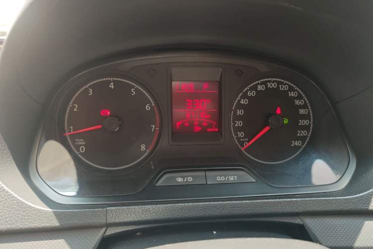 Used Volkswagen Jetta 2017 1.5L Automatic Fashion Model Odometer Close Up