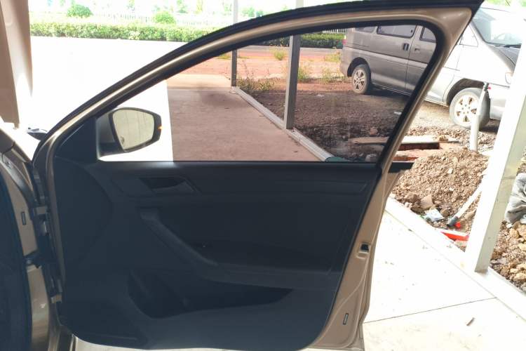 Used Volkswagen Jetta 2017 1.5L Automatic Fashion Model Right Front Door Interior