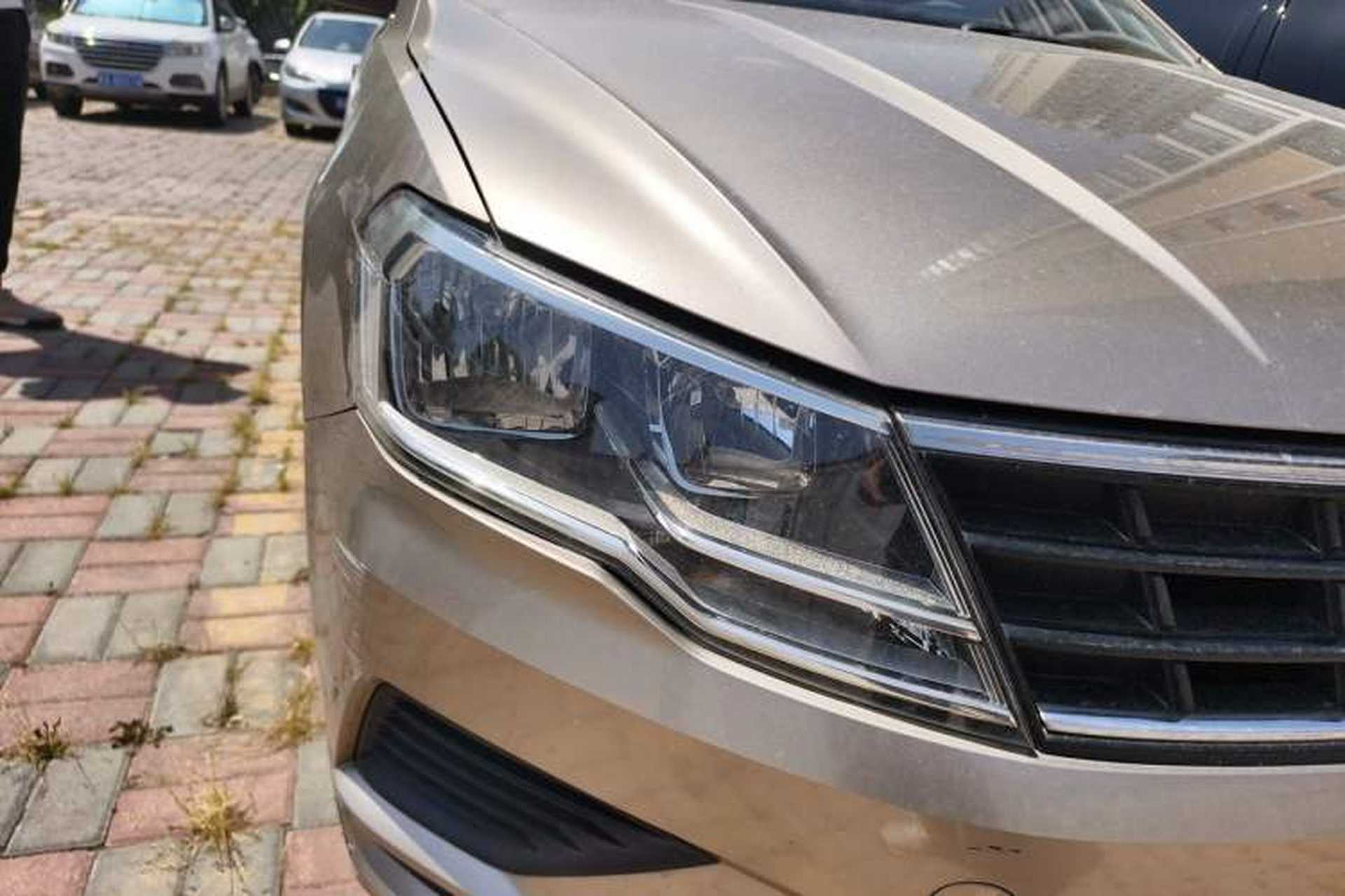 Used Volkswagen Jetta 2017 1.5L Automatic Fashion Model Right Front Headlight