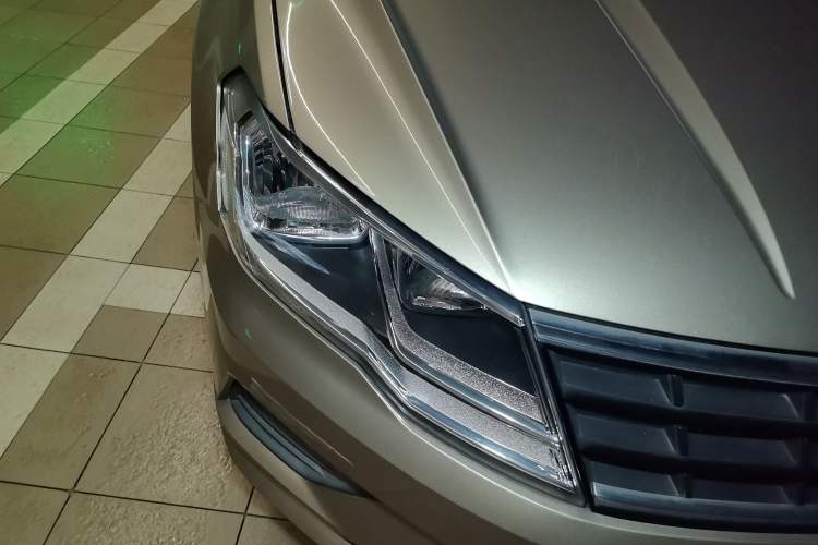 Used Volkswagen Jetta 2017 1.5L Manual Fashion Edition Right Front Headlight