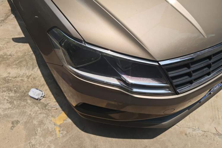 Used Volkswagen Jetta 2017 1.5L Automatic Fashion Model Right Front Headlight