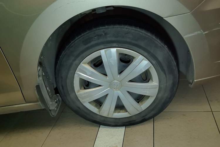 Used Volkswagen Jetta 2017 1.5L Manual Fashion Edition Right Front Wheel Hub