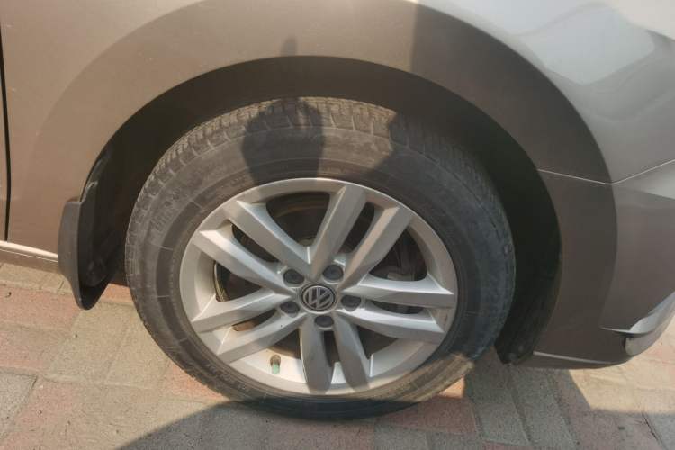 Used Volkswagen Jetta 2017 1.5L Manual Comfort Model Right Front Wheel Hub