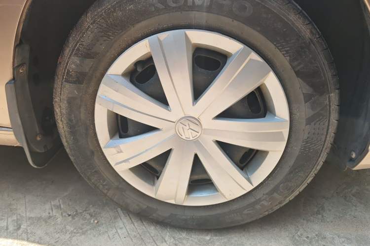 Used Volkswagen Jetta 2017 1.5L Automatic Fashion Model Right Front Wheel Hub