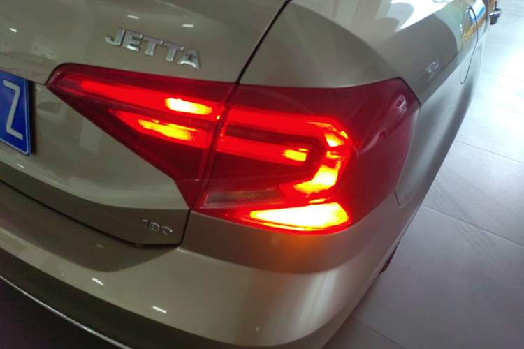 Used Volkswagen Jetta 2017 1.5L Automatic Comfort Model Right Rear Taillight