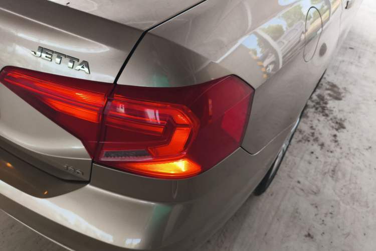 Used Volkswagen Jetta 2017 1.5L Automatic Fashion Model Right Rear Taillight